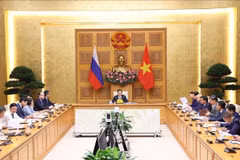 Deputy Prime Minister Tran Hong Ha on July 9 co-chairs an online meeting with and his Russian counterpart Dmitry Chernyshenko. (Photo: VNA)