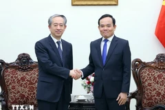 Deputy Prime Minister Tran Luu Quang (right) and Chinese Ambassador to Vietnam Xiong Bo. (Photo: VNA)