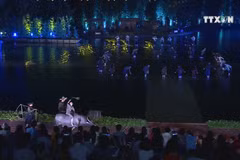 Outdoor spectacle thrills audience