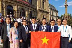 Overseas students urged to stay attuned to employment market
