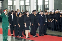 Foreign officials, diplomats pay tribute to former CPV chief