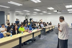 Vietnamese students in Singapore hold career fair