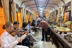 Da Lat night train service offers unique tourist experience