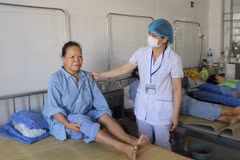 Ambassador suggests stronger Vietnam - France health cooperation