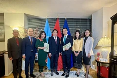 Vietnamese, Lao, Cambodian delegations at UN headquarters strengthen ties