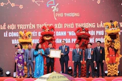 Hanoi’s sticky rice cooking craft recognised as national heritage