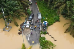 Heavy floods force nearly 10,000 to evacuate in Malaysia