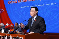 Top legislator meets workers in Hai Phong city