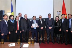 Prime Minister receives representatives of Romanian friendship organisations with Vietnam