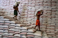 Philippine officials suspended over rice scandal
