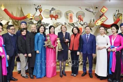 Spouses of Vietnamese, German Presidents captivated by water puppetry 