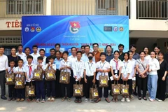 Vietnamese youths extend helping hand to impoverished students in Cambodia