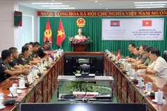 Cambodian delegation extends New Year greetings in Vinh Long