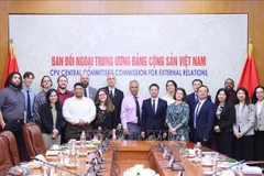US Communist Party delegation visits Vietnam
