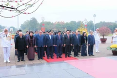 Leaders pay tribute to President Ho Chi Minh on Tet occasion