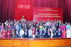 Vietnam Fatherland Front honours outstanding OV collectives, individuals