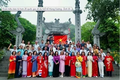 Overseas Vietnamese return home to commemorate legendary nation founders 