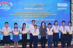 Scholarships presented to disadvantaged ethnic minority students in Bac Lieu