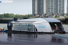 Thailand uses Dutch barge to collect garbage from Chao Phraya river