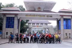 Bicycle tour connects Vietnamese, Chinese provinces