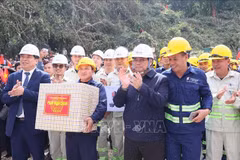 PM attends ground-breaking of Lang Son - Cao Bang expressway