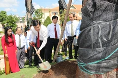 President Truong Tan Sang plants trees at the memorial site. (Photo: VNA)