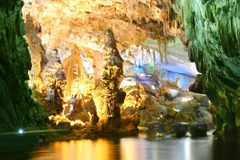 Quang Binh caves draw tourists 