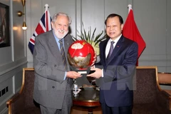 Deputy PM meets UK trade envoy during Europe visit