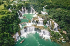 Ban Gioc Waterfall - A wonder in the border area