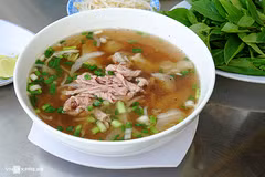 Must-try pho shops in Hanoi opened at night only