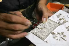Old jewelry craft village in Hanoi to keep its fiery spirit 