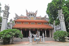 Visiting the ancient Vong Thi Pagoda