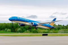 Vietnam Airlines vows best services possible during 13th National Party Congress