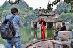 Visitors now prefer going on short trips to destinations close to their homes. (Photo: VietnamPlus)