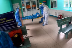 Doctors rush to Da Nang to support treatment of COVID-19 patients
