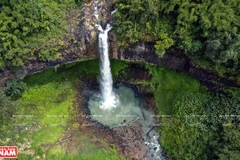 Pristine Lieng Nung waterfall in Dak Nong province