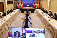 PM Nguyen Xuan Phuc attends virtual 10th CLMV