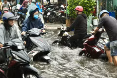 Heavy rain submerges streets in Ho Chi Minh City