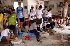 Hanoi’s youth take craft village tour