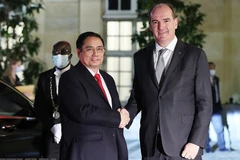 Vietnamese PM pays official visit to France
