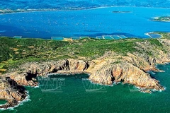 Photographer depicts beauty of Vietnam’s sea, islands