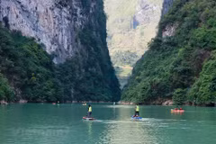 Rowers conquer Tu San canyon