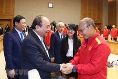 Prime Minister Phuc welcomes national football squad 