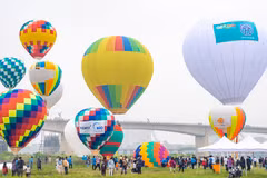 Hot air balloons dot skies in festival over capital Hanoi 