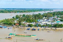 Can Tho city floats water transport safety project