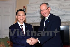  Hanoi, London foster financial cooperation