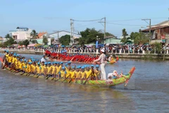 Khmer people celebrate “moon-worshipping” festival 