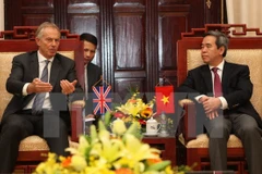 State Bank Governor receives former UK Prime Minister 