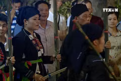 San Chay ethnic people’s dance wows Hanoi audiences