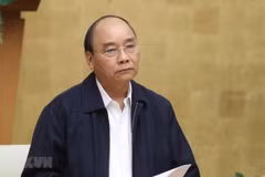 Prime Minister Nguyen Xuan Phuc chairs a meeting between the Government’s permanent members and the National Steering Committee for COVID-19 Prevention and Control (Photo: VNA)